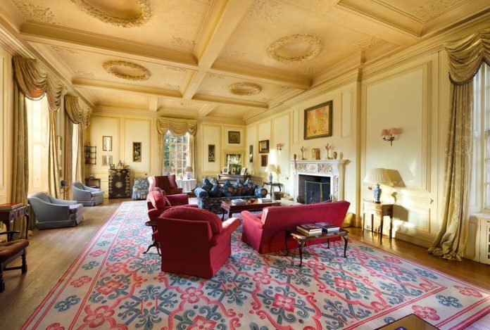 Historic Scottish house first owned by Robert the Bruce up for sale ...