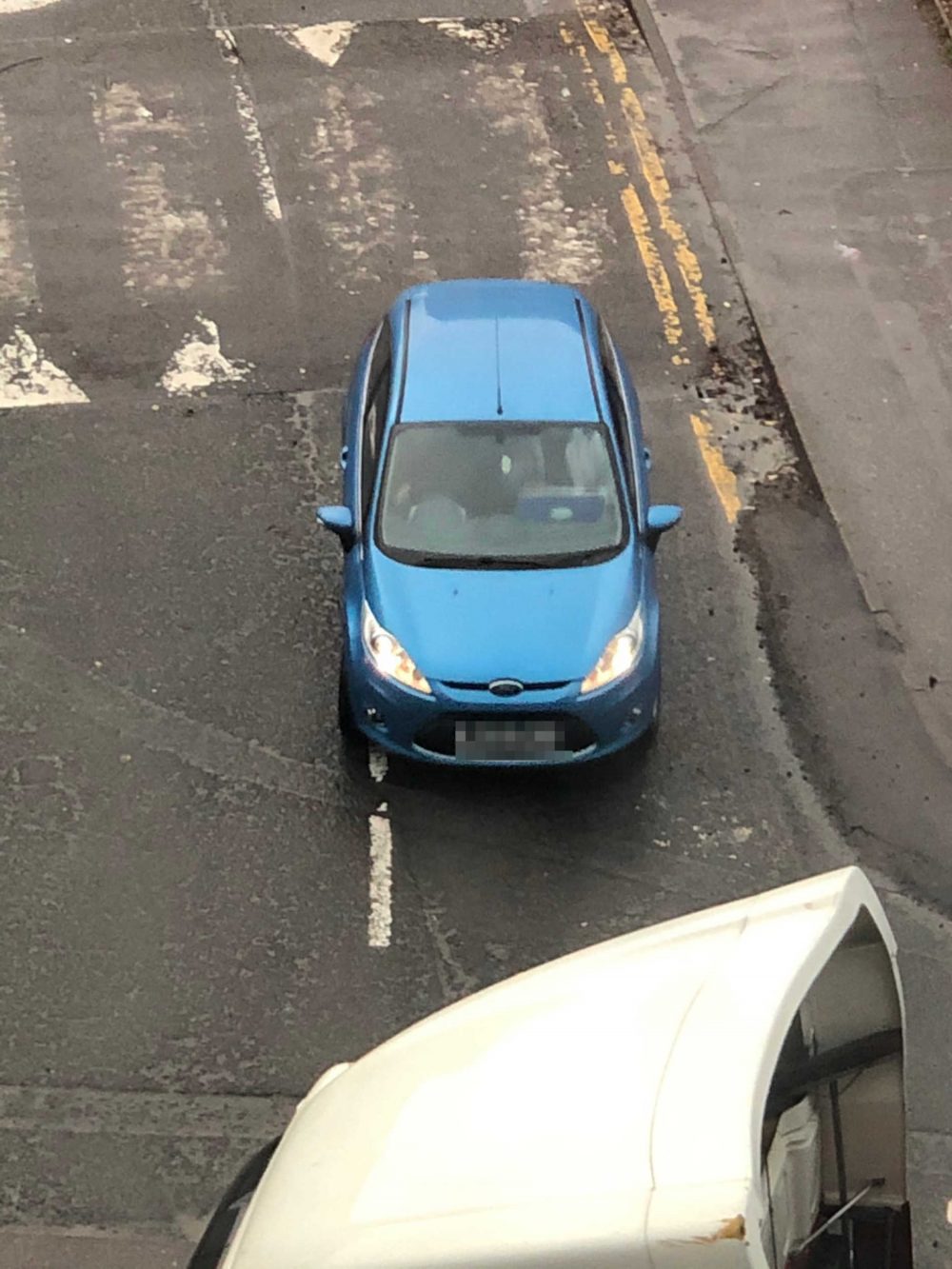 A picture of the blue fiesta with the scammer inside - Viral News Scotland