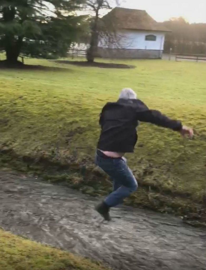 Grandfather jumps stream for £10 bet - Viral News Scotland