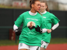 Hibs players warm up bearing shirts with well wishes