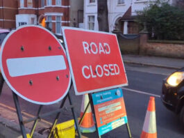 The oblivious motorists completely ignored the signs.