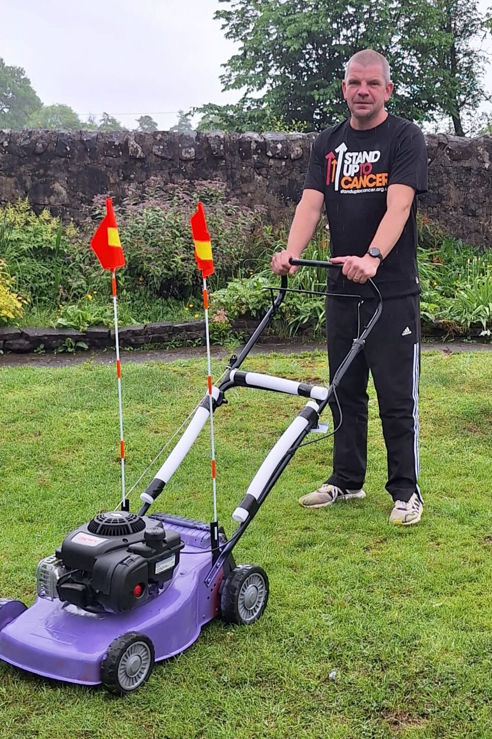 Gardener’s 24-hour lawnmower walk in aid of Cancer Research |Scottish PR 