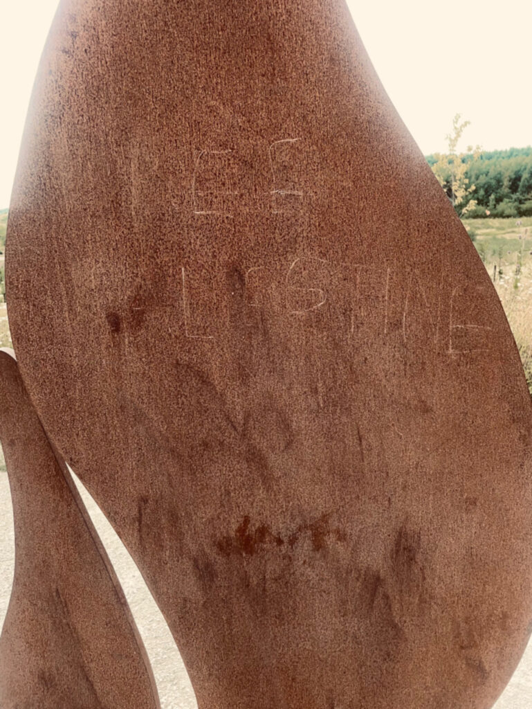 The memorial was vandalised by unidentified thugs.