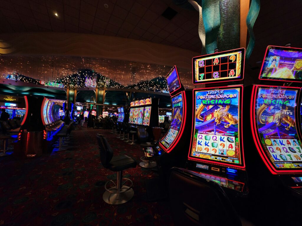 How does the user interface affect the enjoyment of playing in an online casino?