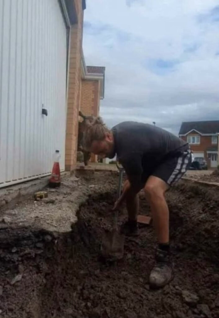 Chris Gray clearing a front garden. (C) Chris Gray/Facebook