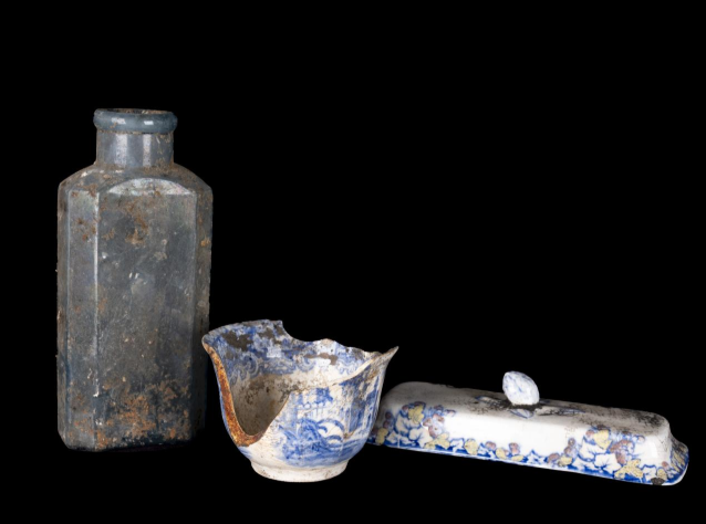 A number of items were discovered during the works. (C) Royal Botanic Gardens.