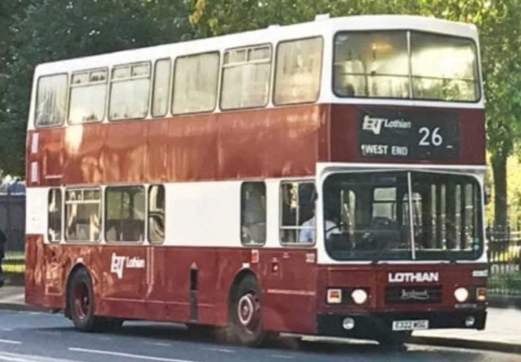 A vintage bus like those residents have seen in service in the capital. (C) Reddit. 