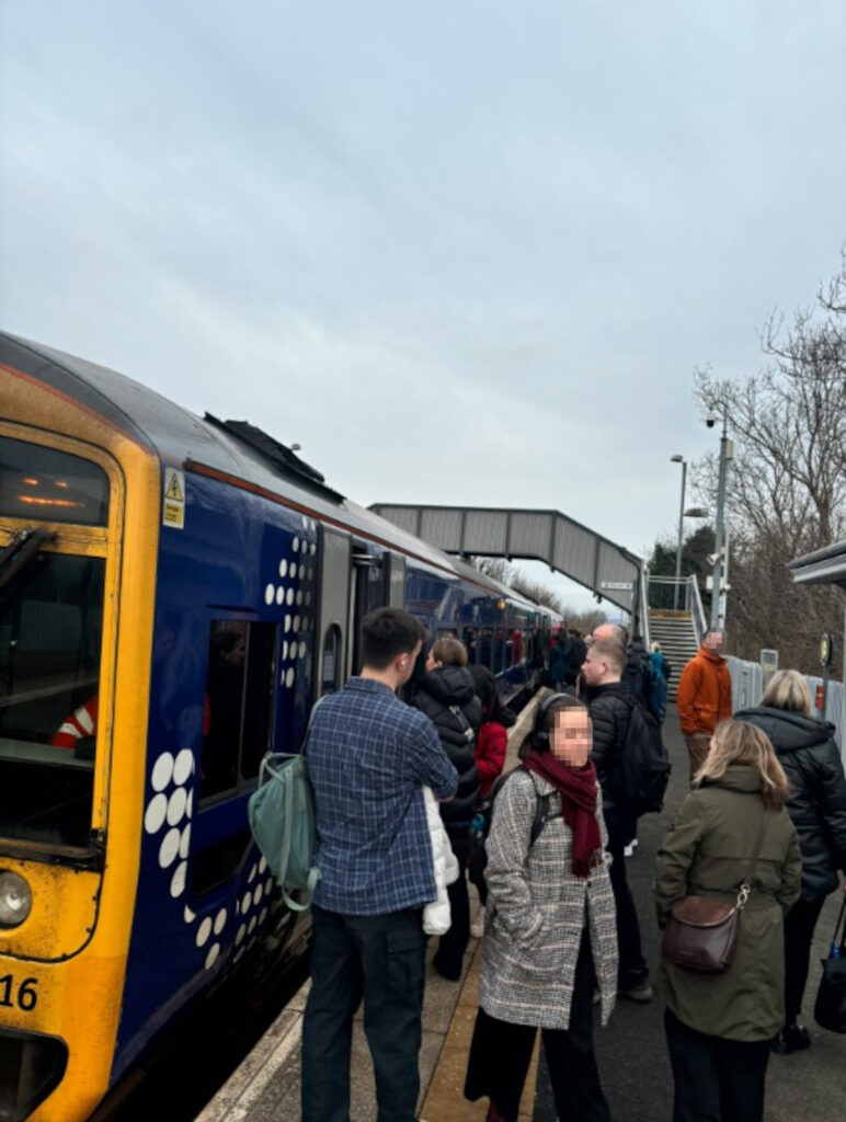 A busy commuter train this week (C) @goldentattoo22/X